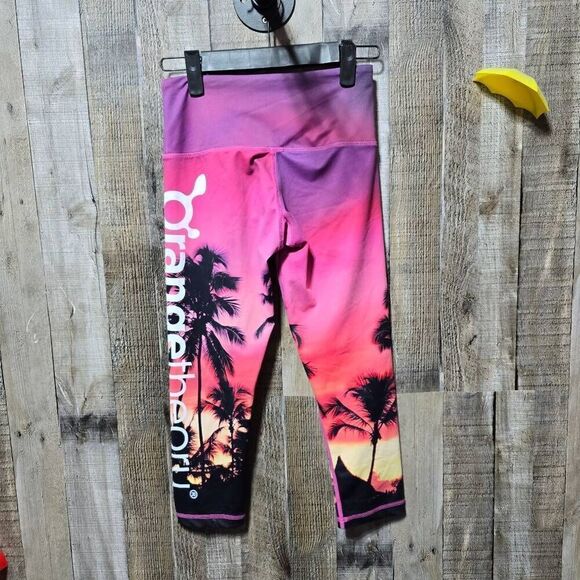5/$25 Orange Theory Fitness Leggings Sunset Paradise Capri Mid Rise Pink Womens - Picture 2 of 5